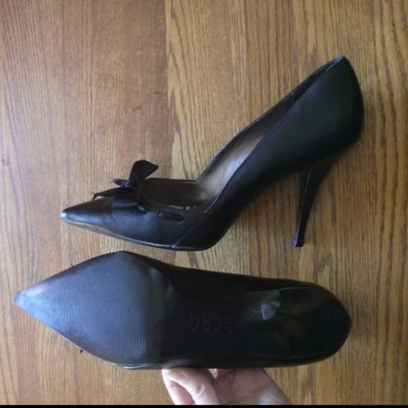 BCBG Black Leather w/ Ribbon Bow Detail Pumps Sz 8.5 Retro Romantic Holiday Work - Picture 13 of 16